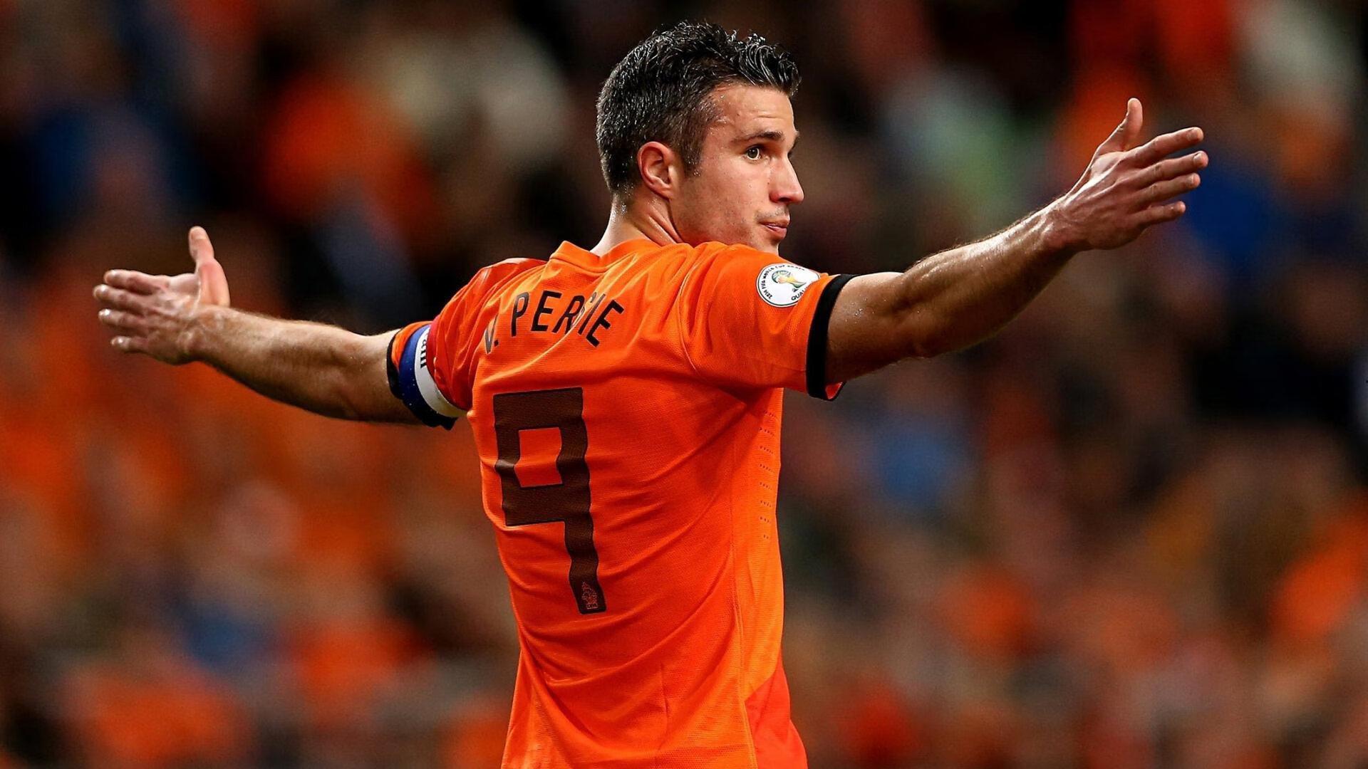 甘伯杯移师克鲁伊夫球场引热议 六千席位催生天价门票